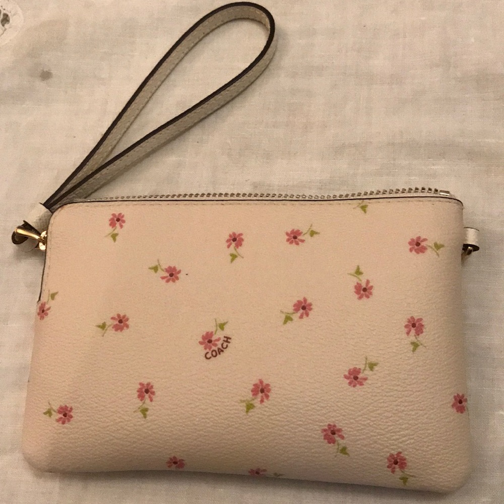 Floral Light Pink Coach Wrislet - Picture 2 of 3